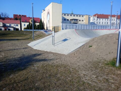 Nabrzeże w Starym Fordonie – przygotowania do sezonu. Koniec naprawy elementów pumptracku