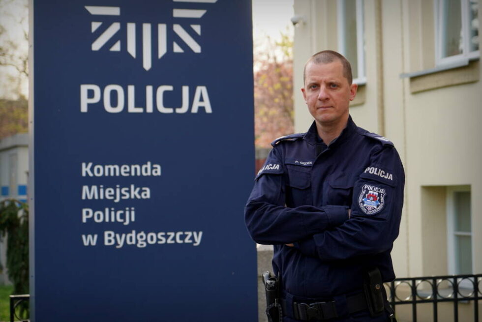 Senior potrzebował pomocy. Trzy bydgoszczanki i policjant ruszyli natychmiast