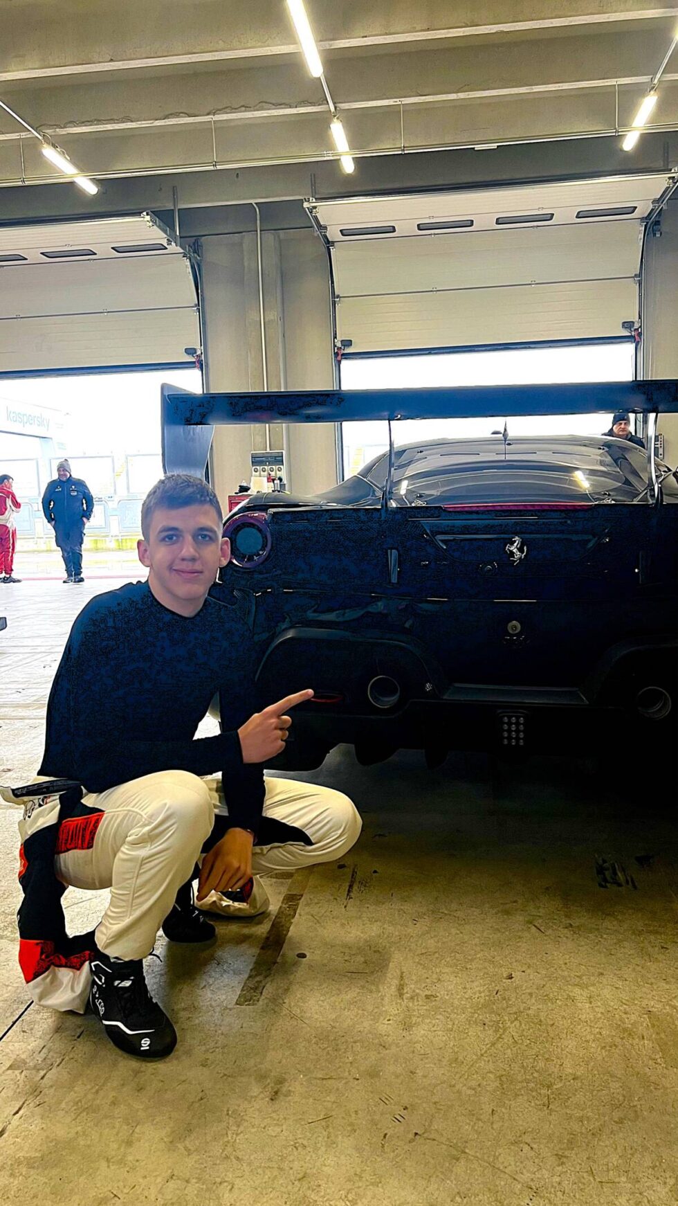 Nastolatek pędzi w ferrari 270 km na godzinę. Dawid Żydlewski: Moje marzenie to wygrać wyścig w Le Mans