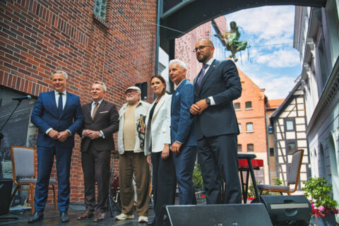 Odsłonięcie rzeźby na ul. Jatki