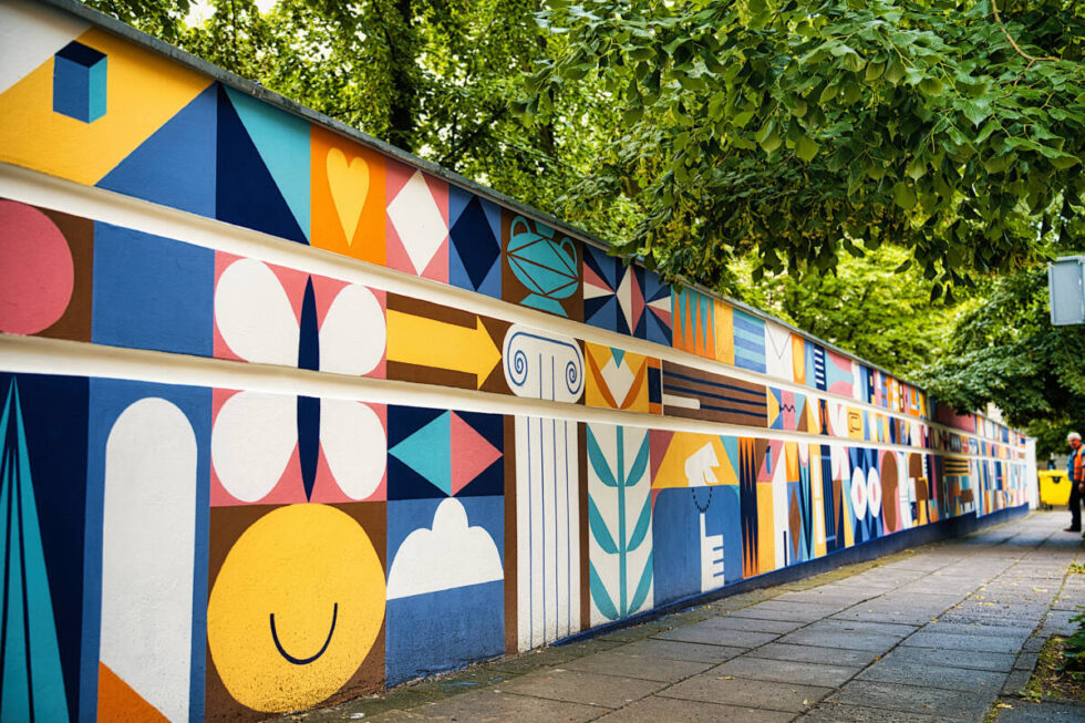 Najbardziej kolorowy mural w Bydgoszczy – 30 metrów w prawie wszystkich barwach [ZDJĘCIA]