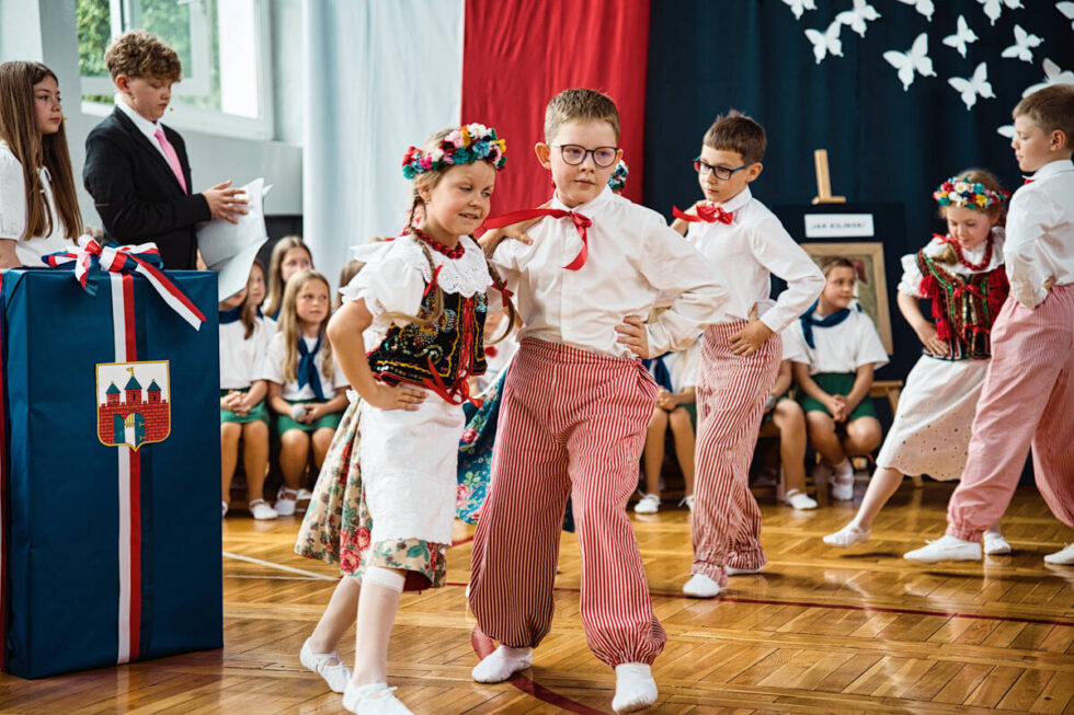 Czterdziestolecie szkoły przy ul. Czackiego. Była największym gimnazjum w mieście