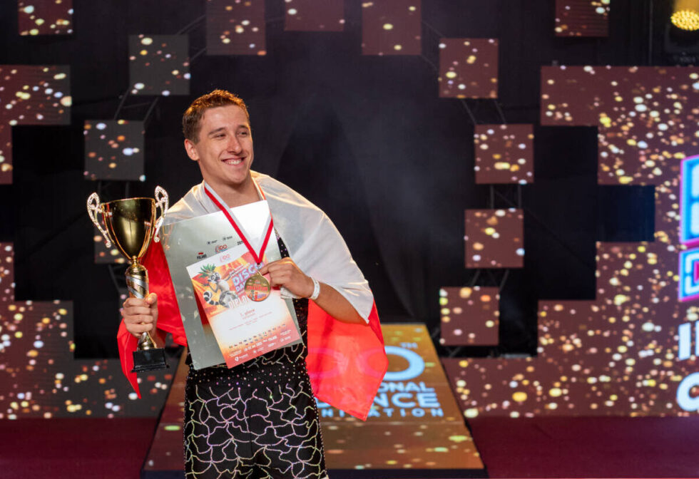 Bydgoszczanin Filip Kosicki mistrzem świata IDO Disco. Absolwent Technikum Budowlanego tańczy jak nikt na świecie