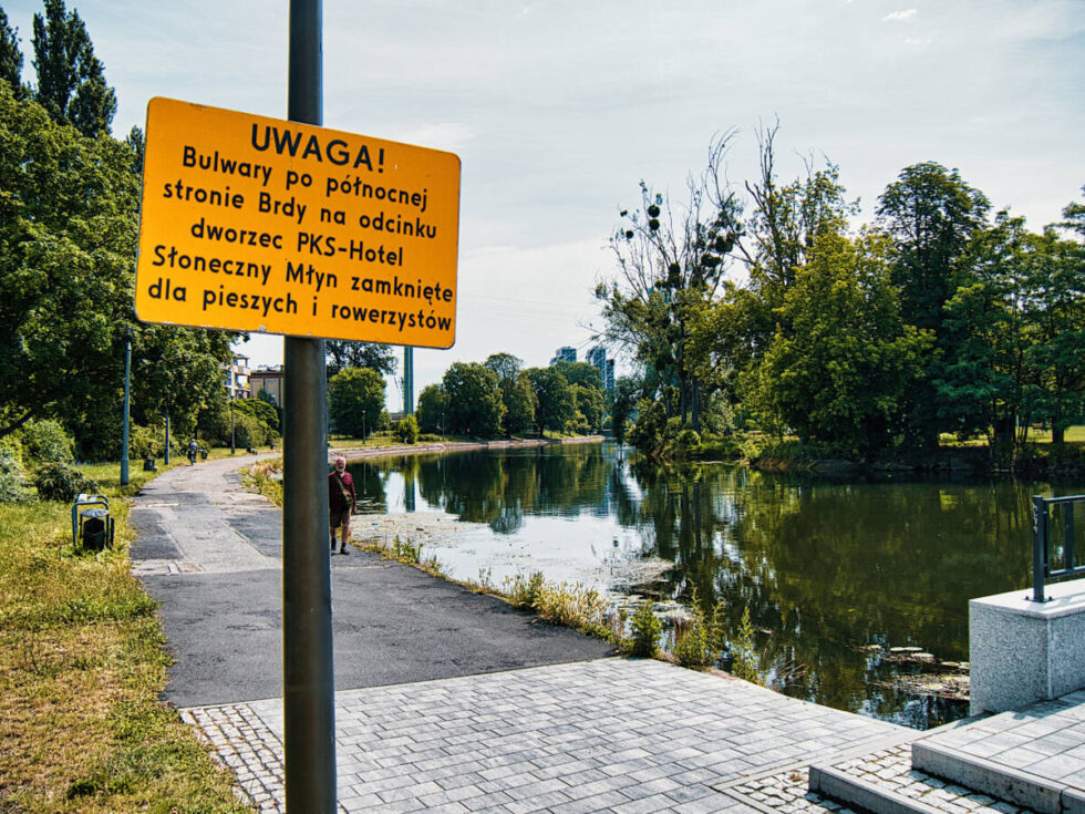 Bulwary nad Brdą – nowy etap. Rozpoczęły się prace między Krakowską a mostem Pomorskim – zamknięte przejście [ZDJĘCIA]