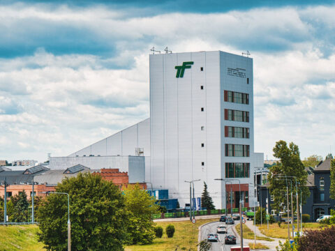 Wieża wysoka na 53 metry już stoi. Inwestycja w Bydgoszczy to element centrum badawczo-technologicznego TFKable