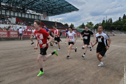 Trzy najstarsze bydgoskie kluby świętowały na sportowo 105-lecie. Wsparły bazylikę i jadłodajnię [ZDJĘCIA]