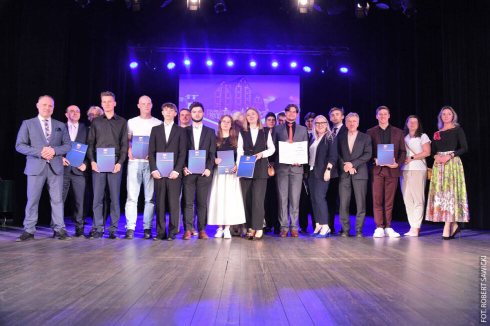 Gala Laureatów Konkursów i Olimpiad Przedmiotowych. 115 uczniów i 92 nauczycieli nagrodzonych