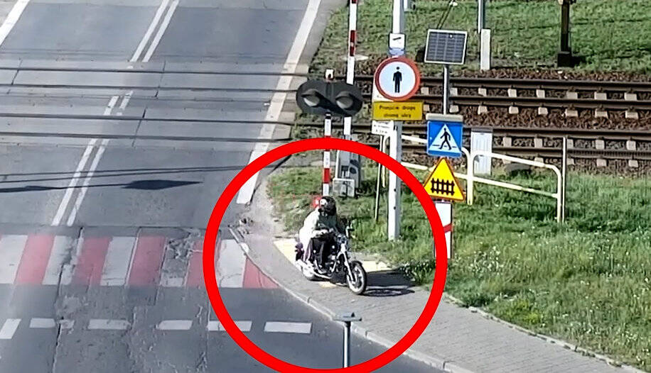 Zero tolerancji – policja posłała drona na przejazd kolejowy przy ul. Inwalidów [WIDEO]