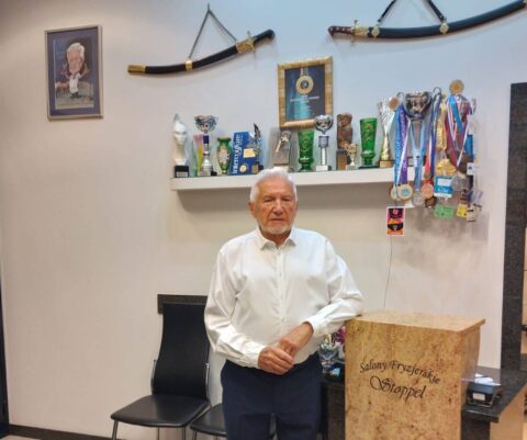 Mistrz Jan Stoppel – człowiek, który uczesał Bydgoszcz. Legenda branży fryzjerskiej – z flisaczej tratwy do Las Vegas
