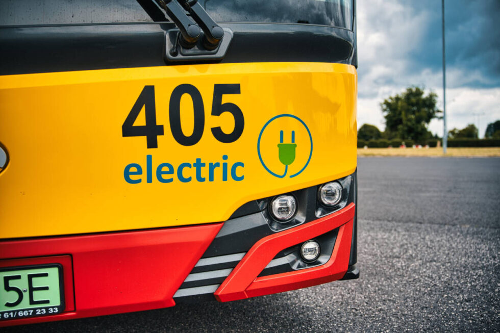 Elektryczne autobusy, stacja ładowania, magazyny energii w MZK. Wiadomo, kiedy pojadą elektrosolarisy