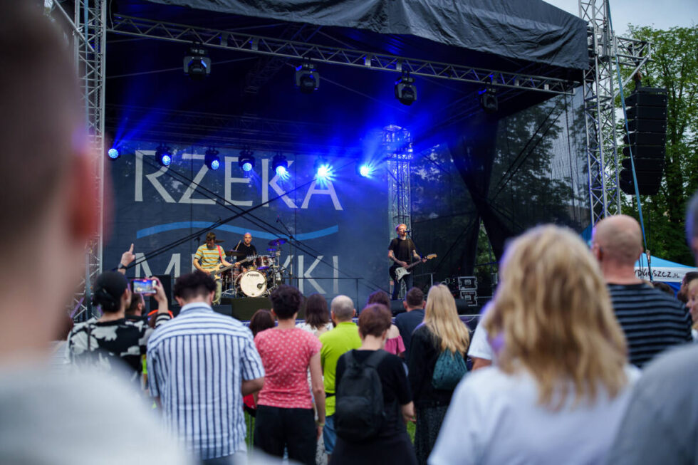 Rzeka Muzyki działa nawet przy niepogodzie. Wieczór pełen wrażeń z Dziwną Wiosną [ZDJĘCIA]