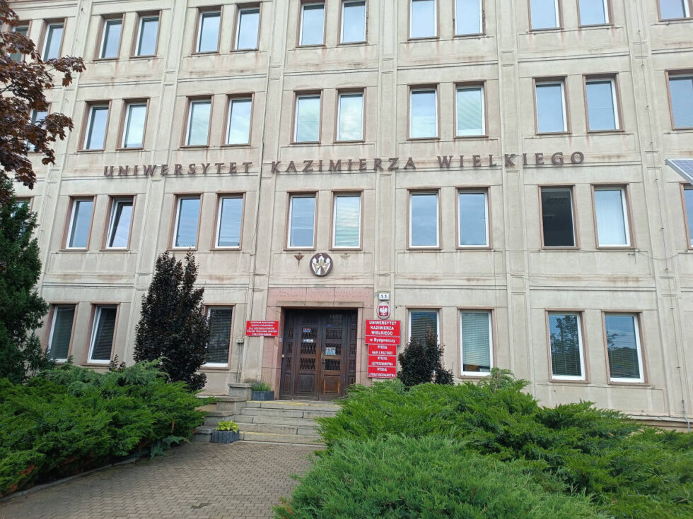 Pokolenia bydgoskich studentów pamiętają ten budynek – UKW wystawia go na sprzedaż