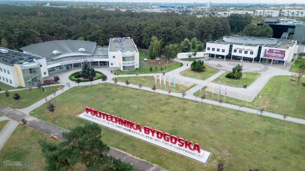 Politechnika Bydgoska ma swój hit: „Zamień wiedzę w złoty błysk”. Bit wybijają sami bracia Śniadeccy [WIDEO]
