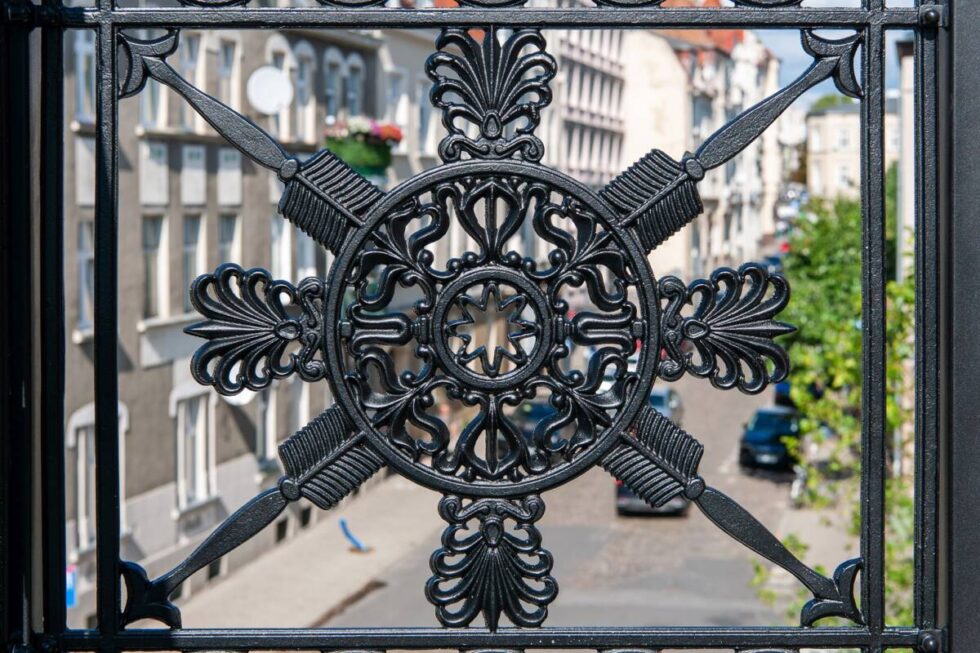 Dawna fabryka Befana z historycznymi balustradami. Nowy Port w szatach z przeszłości [ZDJĘCIA]