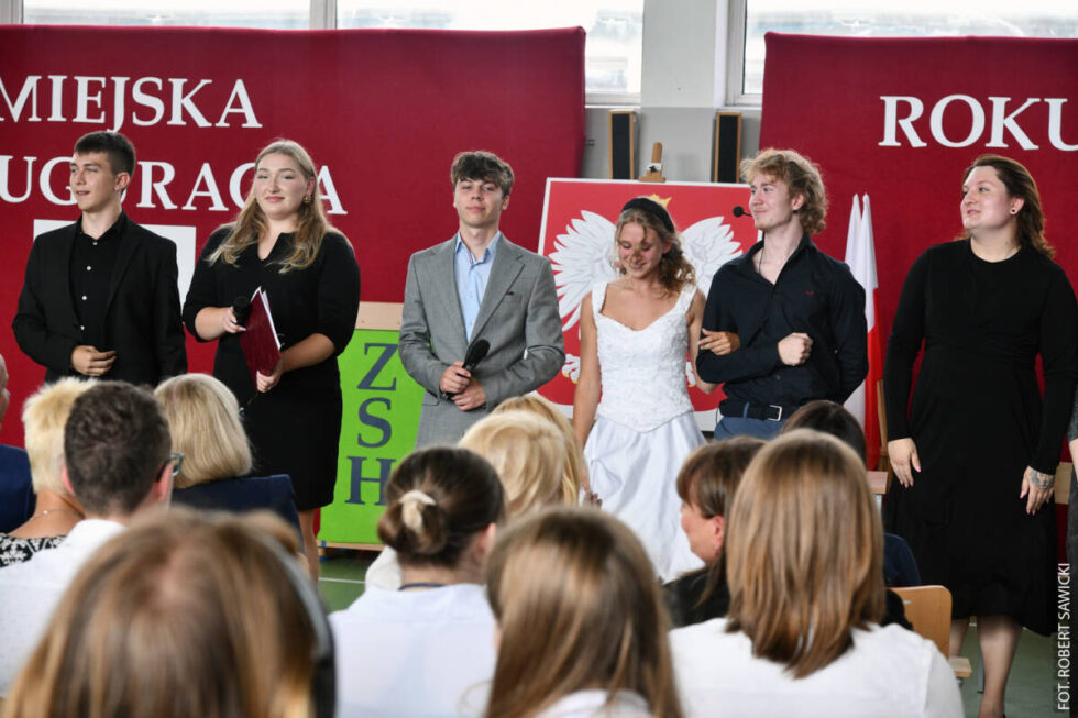 Miejska inauguracja roku szkolnego 2025/2026. Kolorowa uroczystość w Zespole Szkół Handlowych –  co się zmieni w oświacie