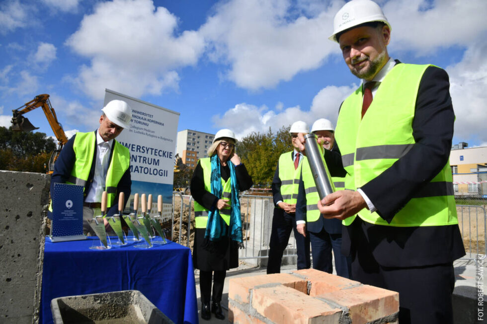 Historyczny dzień dla bydgoskiej medycyny. Centrum Stomatologii pnie się w górę [ZDJĘCIA]