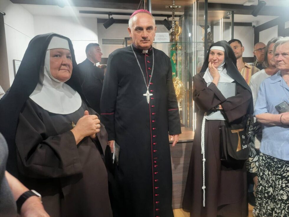 Siostry klaryski świętują stulecie pobytu w Bydgoszczy: „Witały je tłumy”. Wystawa w diecezjalnym muzeum [ZDJĘCIA]