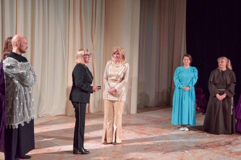 Medal Prezydenta Bydgoszczy dla wybitnej aktorki. Małgorzata Witkowska pożegnała się z Teatrem Polskim – były owacje