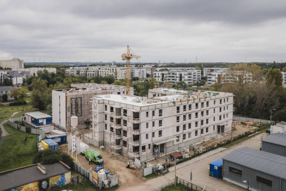 Nowe inwestycje mieszkaniowe w Fordonie – wiecha zawisła na kolejnej budowie. BTBS i inni inwestorzy