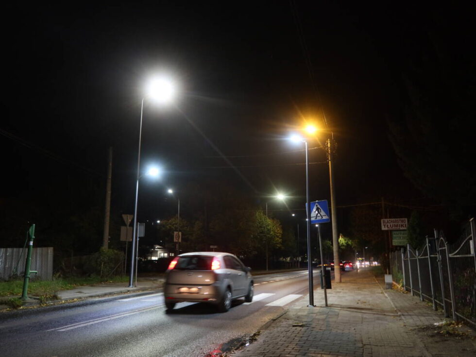 Bezpieczniej na ul. Inowrocławskiej. Nowe oświetlenia przejść dla pieszych powstają tam i w wielu innych miejscach [ZDJĘCIA]