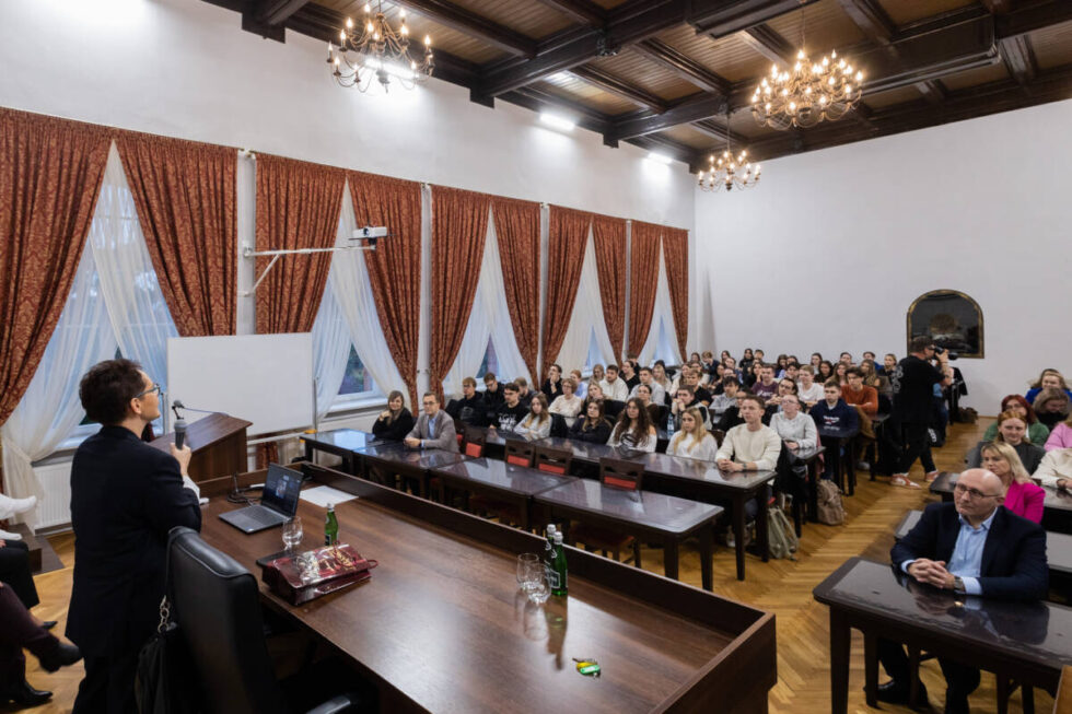 Wszystko, co chciał(a)byś wiedzieć o służbie cywilnej, ale boisz się zapytać