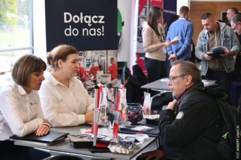 Kto szuka pracy musi przyjść do Bydgoskiego Centrum Targowo-Wystawienniczego. Setki ofert na XI Targach Pracy