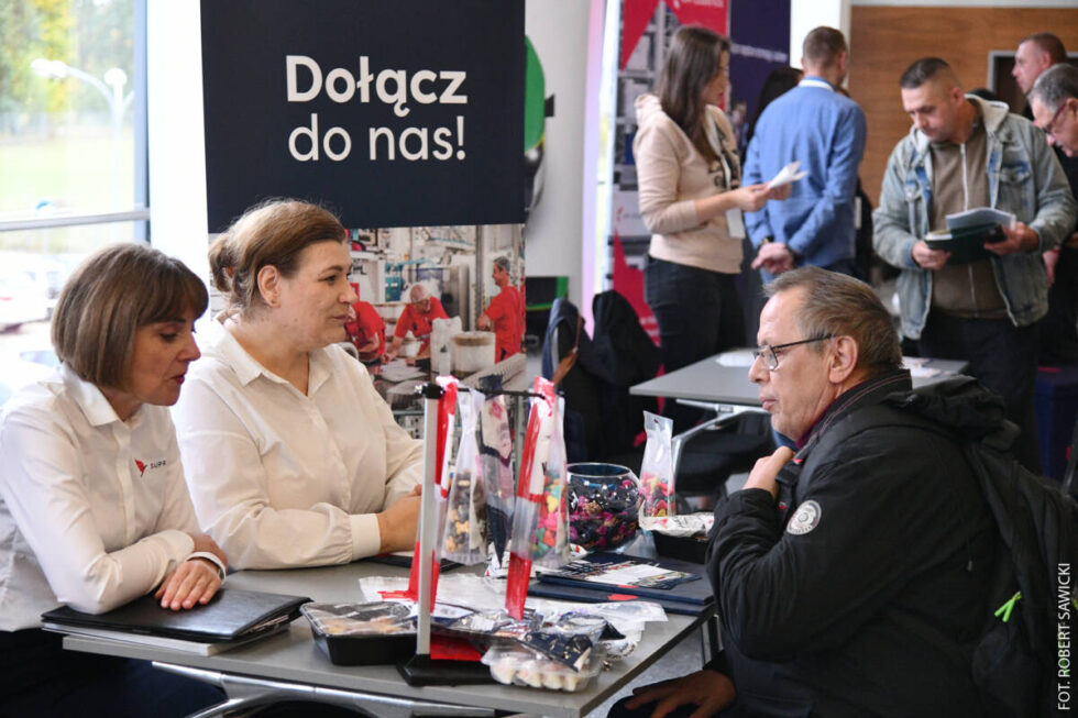 Kto szuka pracy musi przyjść do Bydgoskiego Centrum Targowo-Wystawienniczego. Setki ofert na XI Targach Pracy