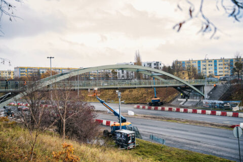 Kładka pieszo - rowerowa nad Alejami Jana Pawła II