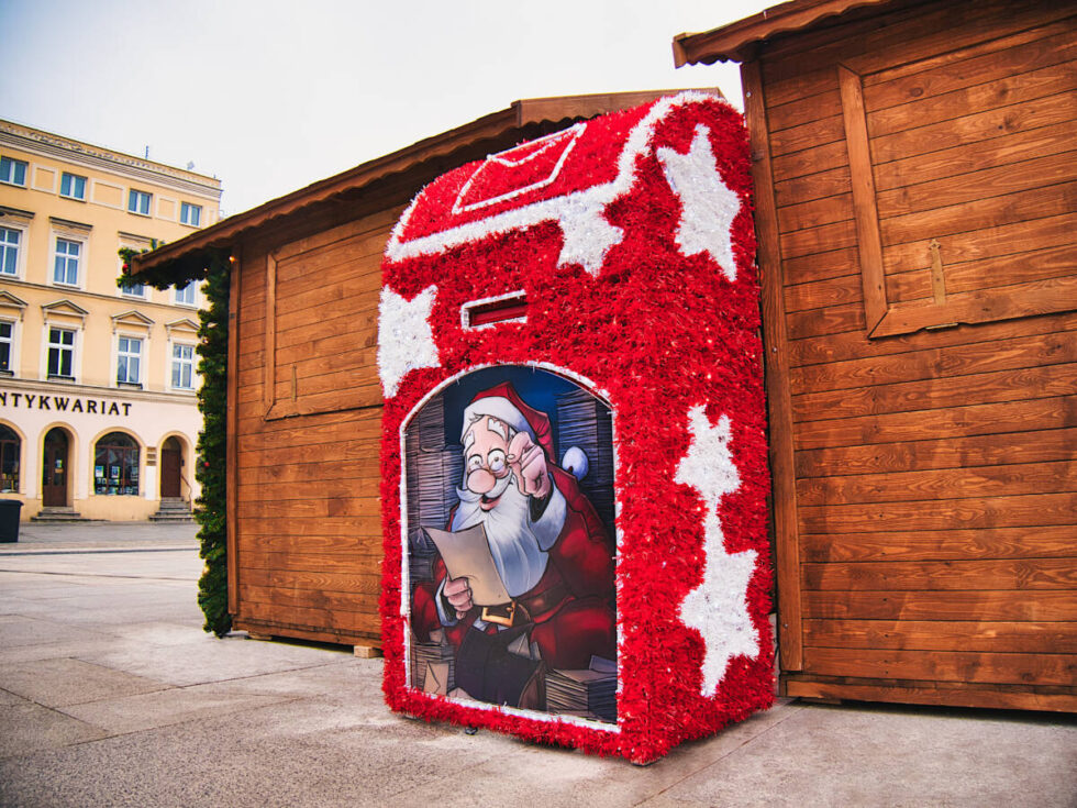 Bydgoski Jarmark Świąteczny dla dzieci. Czeka na nich skrzynka na listy z prezentami. Mikołaj przybędzie 6 grudnia