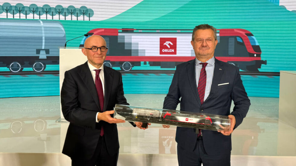 Pesa częścią rekordowych inwestycji Orlenu. Paliwowy gigant kupił 20 lokomotyw z bydgoskiej spółki