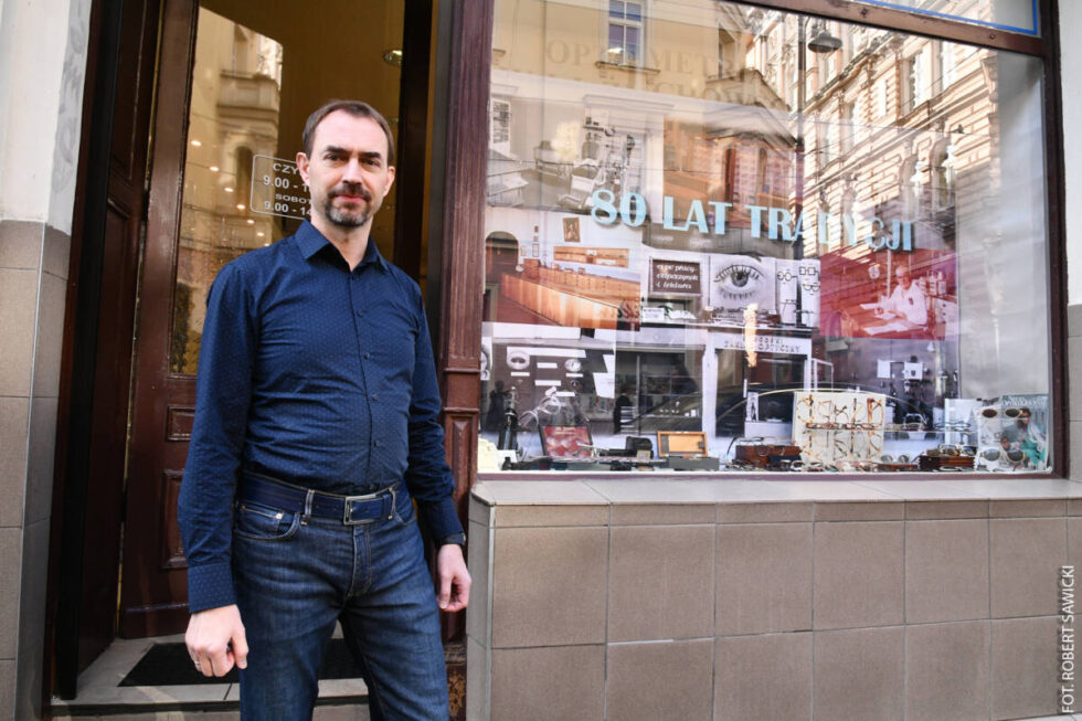 Bydgoski Zakład Optyczny przy ul. Gdańskiej ma 80 lat. Założył go legendarny Bernard Mroziński