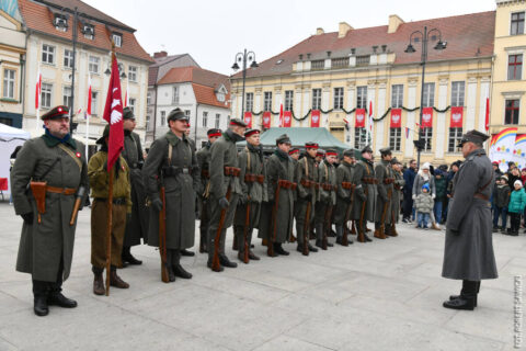 Narodowe Święto Niepodległości w Bydgoszczy. Koncerty, festyny, biegi i rajdy. Uroczystości na Starym Rynku