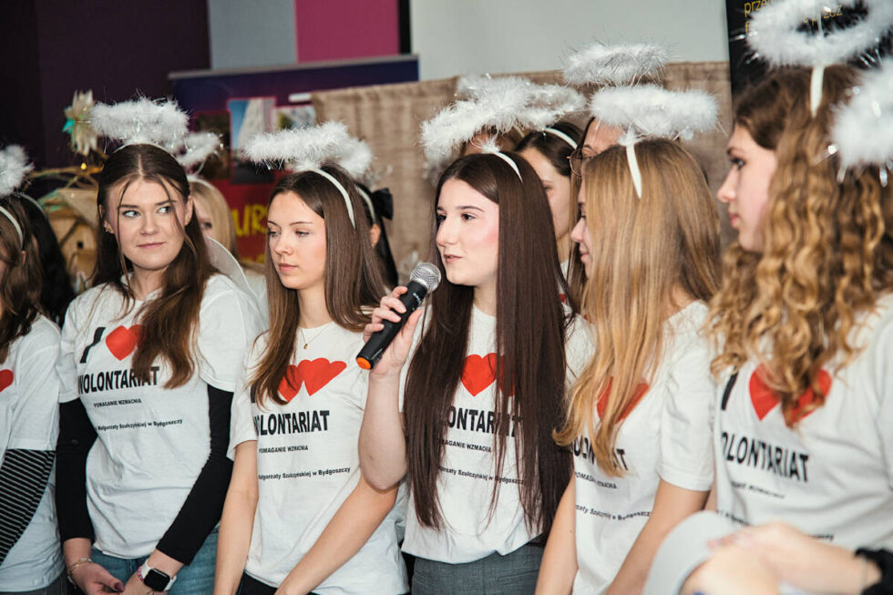 Anioły w Wojewódzkim Szpitalu Dziecięcym w Bydgoszczy. Świąteczna inicjatywa dla małych pacjentów