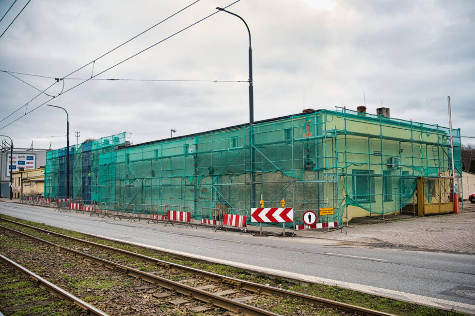 Była fabryka fortepianów i pianin w remoncie – nowa elewacja ozdobi ulicę Jagiellońską