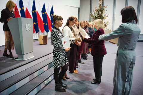 Nowi nauczyciele dyplomowani w Bydgoszczy i województwie. Wręczono stopnia awansu zawodowego [ZDJĘCIA]