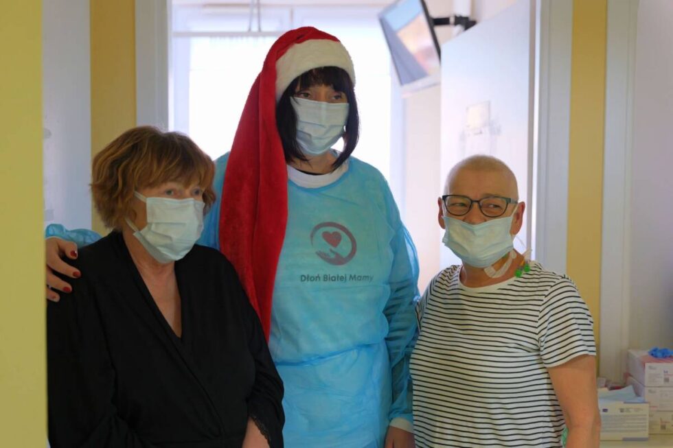 Mikołajkowe upominki dla pacjentów Kliniki Hematologii szpitala Biziela