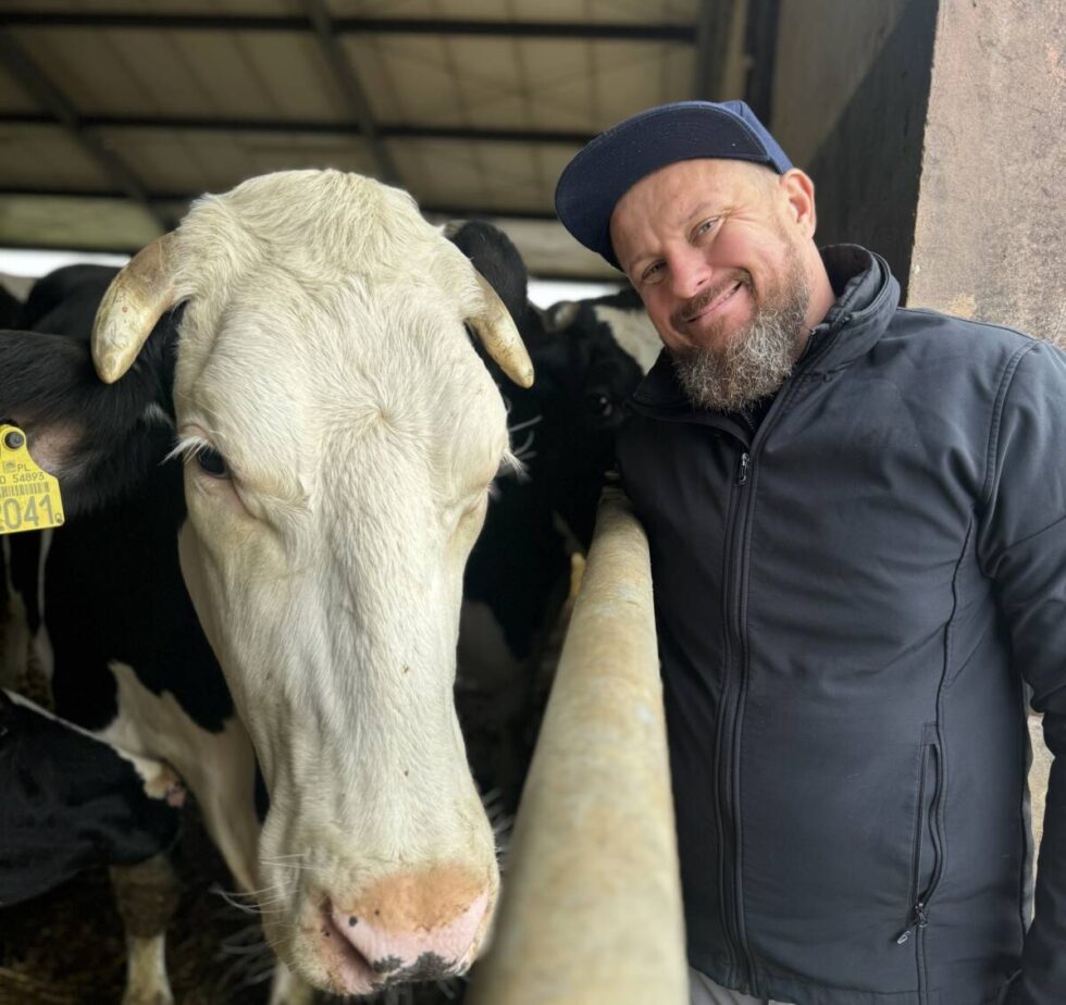 Doktor Krówka – najpopularniejszy w sieci polski lekarz weterynarii. Śpiewa i tańczy dla swoich zwierząt