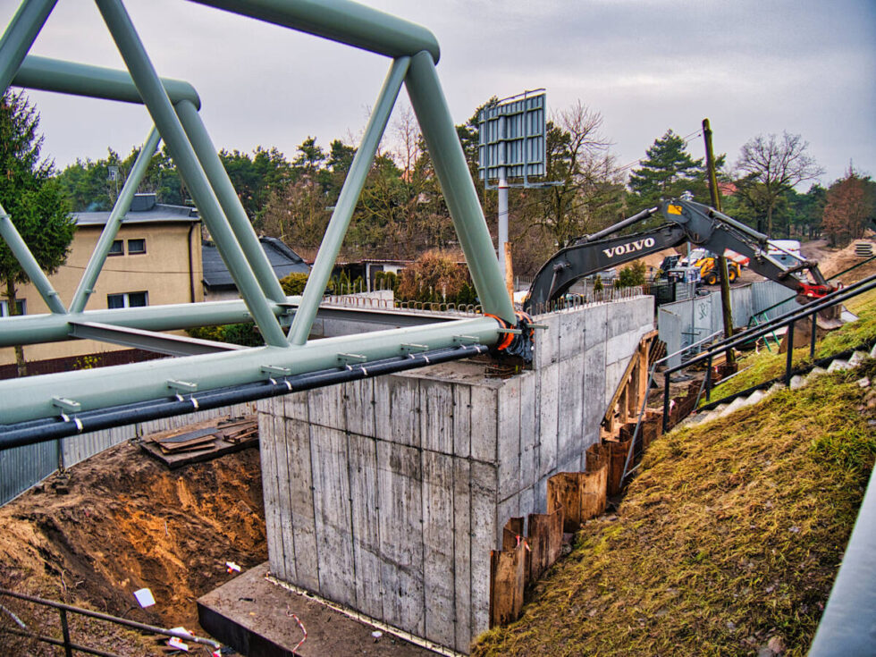 Nowa kładka pieszo-rowerowa przy ulicy Fordońskiej już na swoim miejscu