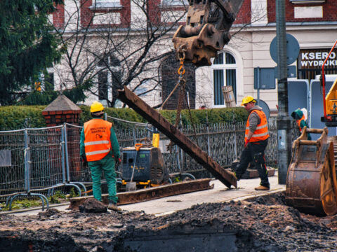 Na ulicy Kordeckiego odkryto stare tory tramwajowe. Były kiedyś częścią ważnego układu komunikacyjnego [ZDJĘCIA]