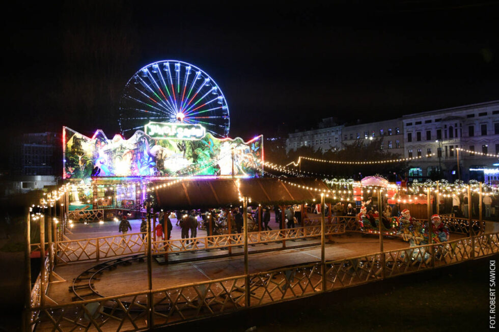 Koło młyńskie na placu Teatralnym zostaje z nami na dłużej. Miasto z wysokości będziemy podziwiać do końca stycznia