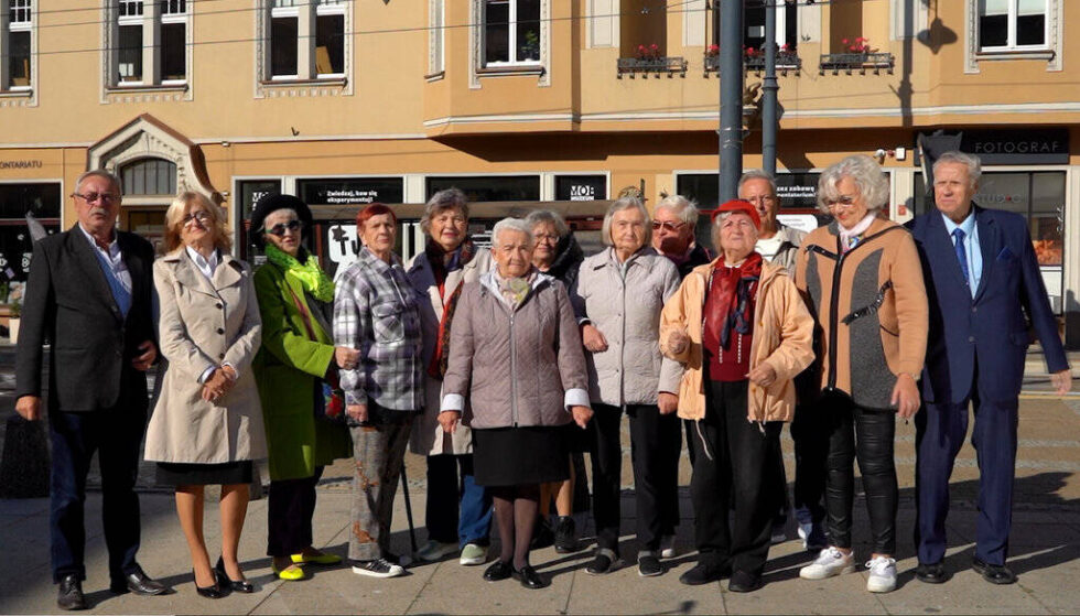 Bydgoscy seniorzy nie dają się oszukać! W specjalnym spocie przestrzegają swoich rówieśników