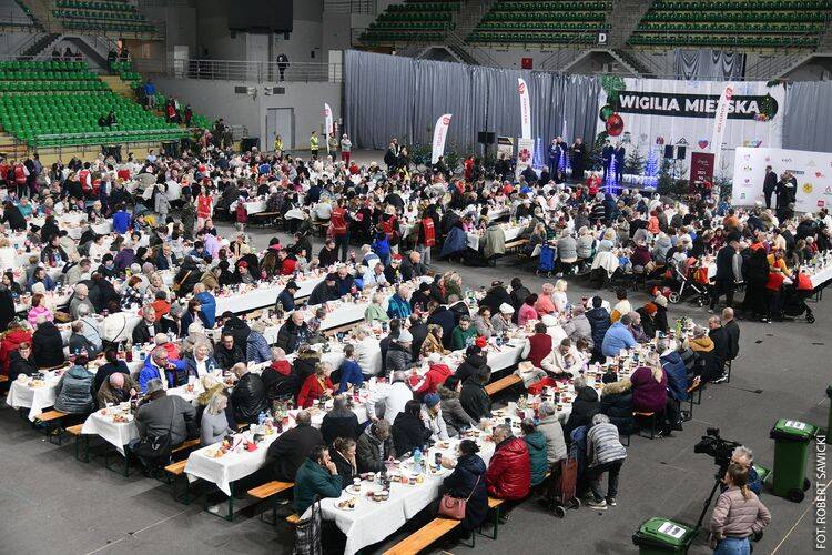 Miejska Wigilia. Tysiąc dwustu bydgoszczan na świątecznym, tradycyjnym poczęstunku
