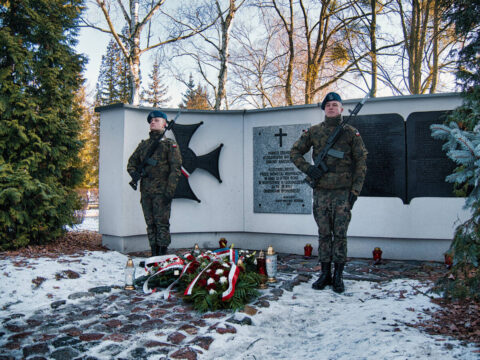 Złożenie kwiatów na Cmentarzu Bohaterów Bydgoszczy