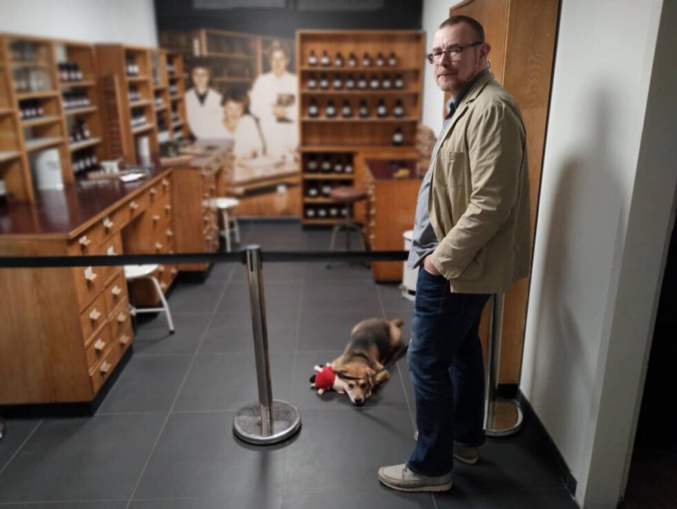 Pod Łabędziem – apteka przy Gdańskiej 7, która zmieniła się w niezwykłe i pachnące muzeum