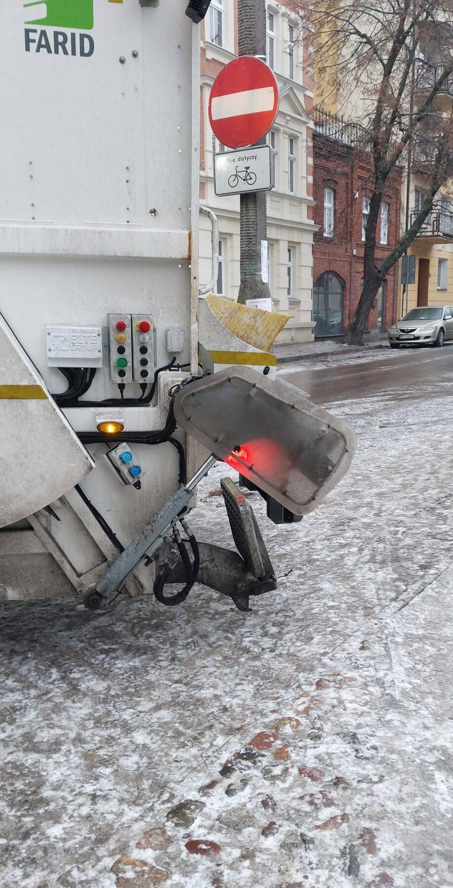 Gołoledź na bydgoskich ulicach. ProNatura zgłasza poważne trudności z jazdą i odbiorem śmieci