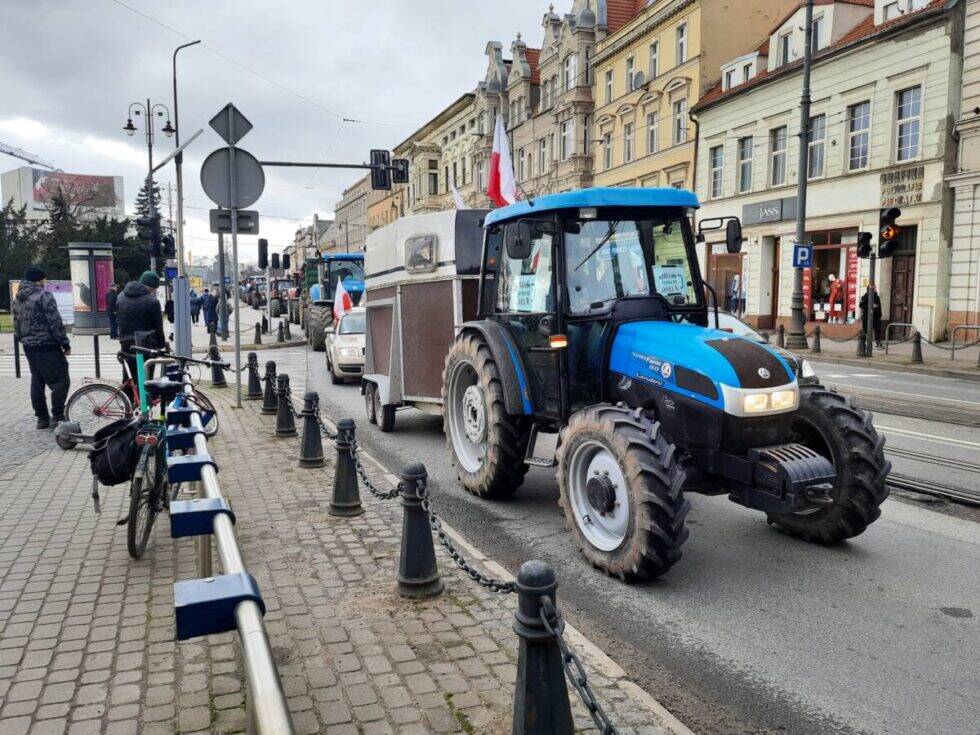 Protest rolników w Bydgoszczy. Wojewoda: Przestrzeń przed Urzędem Wojewódzkim do dyspozycji protestujących