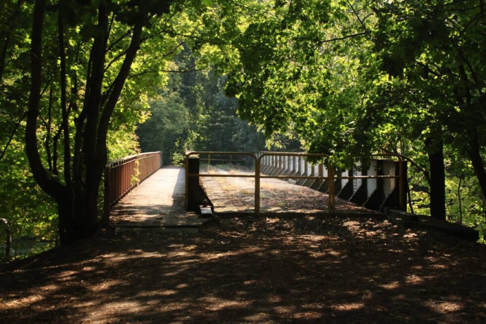 Dawny most kolejowy zamieni się w przeprawę dla pieszych i rowerzystów