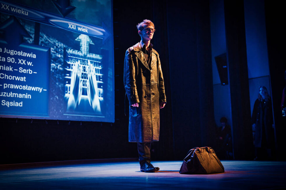 Unde malum? Uczniowie z bydgoskich szkół upamiętnili ofiary Holokaustu. Pokazali źródła zła na przykładzie historii [ZDJĘCIA]