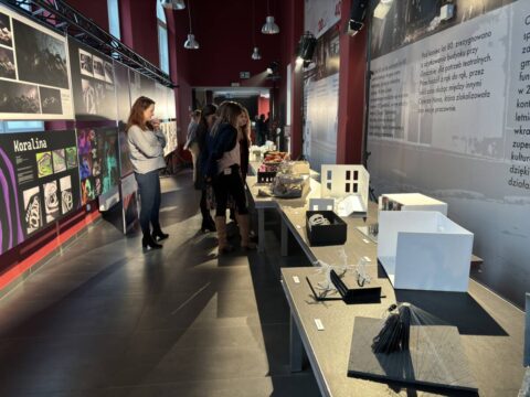 Patio jako scena powieści. Wizje studentów w sercu Teatru Kameralnego