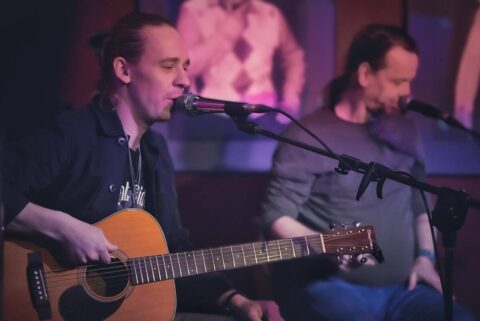 Z Bydgoszczy w świat bluesowych historii. Nowa piosenka „Kłamca” duetu Kielak & Andrzejewski